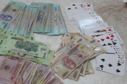 Bóc mẽ thủ đoạn vờ thuê xe ôtô dụ đánh bạc để lừa đảo