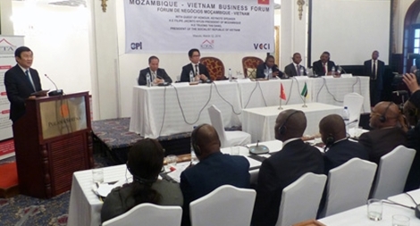Chủ tịch nước Trương Tấn Sang dự và phát biểu tại Diễn đàn doanh nghiệp Mozambique - Việt Nam