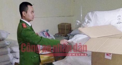 2,5 tấn phụ gia thực phẩm bốc mùi sản xuất bim bim, nước ngọt