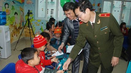 Xuân thắm tình người