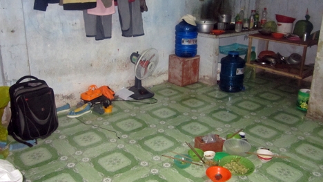 Bắn xuyên bụng bạn nhậu