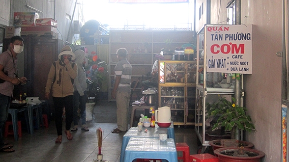 Thi thể cụ bà đang phân hủy trong nhà khóa cửa