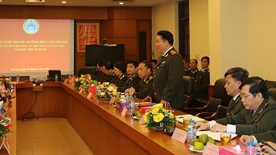 Thứ trưởng Bùi Văn Thành thăm và làm việc tại Học viện Quốc tế