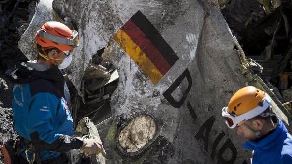 Đã gom được 4.000 mảnh thi thể nạn nhân vụ máy bay rơi