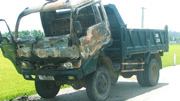 Xe trung tải đang vận hành bỗng dưng bốc cháy