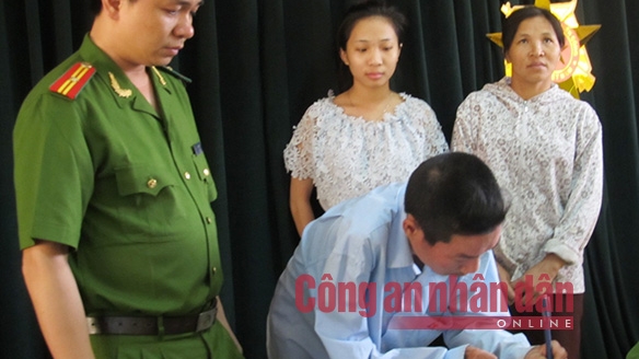 Giải cứu 2 cô gái suýt bị đưa làm ‘gái karaoke’