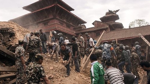 Khẩn trương cứu người sau thảm họa động đất ở Nepal