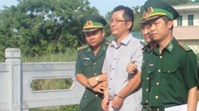 Bàn giao đối tượng truy nã cho Công an Trung Quốc