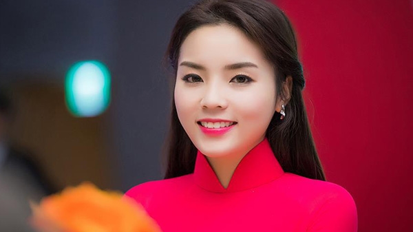 Bức ảnh gây ầm ĩ của hoa hậu và định kiến của đám đông