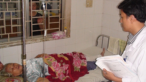 Nổ bình gas trong lúc nấu ăn, 3 bà cháu bỏng nặng