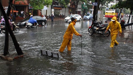 Nguy cơ ngập úng trên nhiều tuyến phố ở Thủ đô