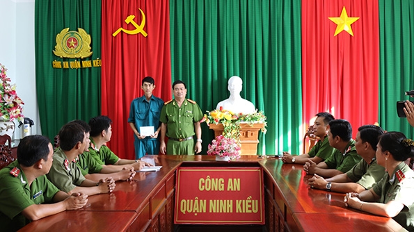 Thưởng “nóng” cho một dân quân tự vệ bắt cướp