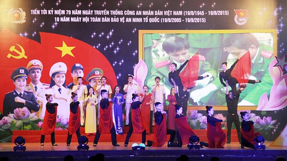 Xúc động, hoành tráng chương trình “Khát vọng tuổi trẻ “Vì an ninh Tổ quốc”
