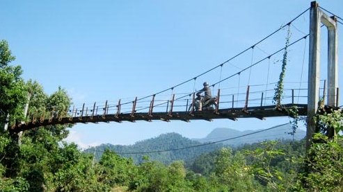 TCĐB Việt Nam phủ nhận việc "xây cầu treo chỉ để cho hai hộ dân đi"!