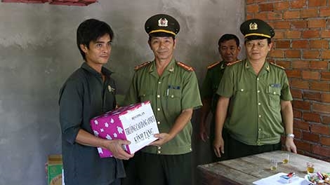  Bàn giao 4 căn nhà tình nghĩa cho các gia đình chính sách