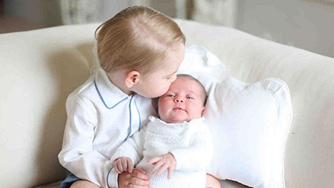 “Bóng ma” paparazzi đeo bám Hoàng gia Anh