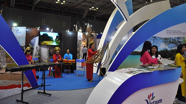 Người dân và du khách nườm nượp đến ITE HCMC 2015