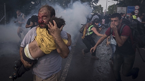 Châu Âu trước vấn đề người di cư: Trống đánh xuôi kèn thổi ngược