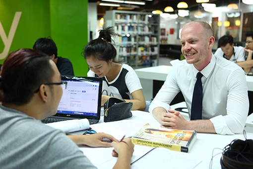 700 triệu đồng/suất học bổng Hoàng tử Andrew dành cho sinh viên Việt Nam