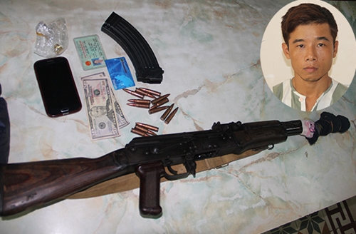 Nhận "chuyển giúp" súng AK qua biên giới để đổi lấy việc làm!? 