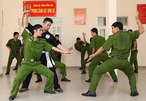 Người đem tuyệt kỹ Thiếu Lâm truyền cho lính hình sự 