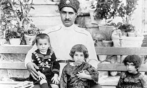 Người em gái song sinh của Vua Iran Pahlavi Shah:Công nương “báo đen” đơn độc 