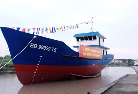 Hạ thủy tàu cá lưới vây cho ngư dân Bình Định 