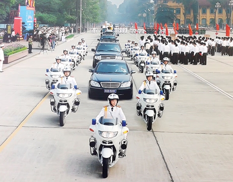 Những “kỵ binh” bảo vệ khách VIP trên đường 