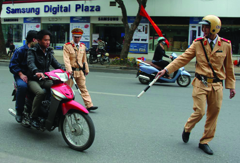 Tạm đình chỉ 3 chiến sỹ CSGT vụ nghi đuổi người vi phạm 