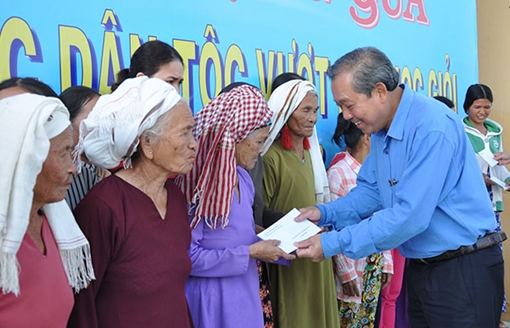 Đồng chí Trương Hòa Bình, Báo CAND chia sẻ khó khăn với học sinh và đồng bào nghèo ở vùng đại hạn 