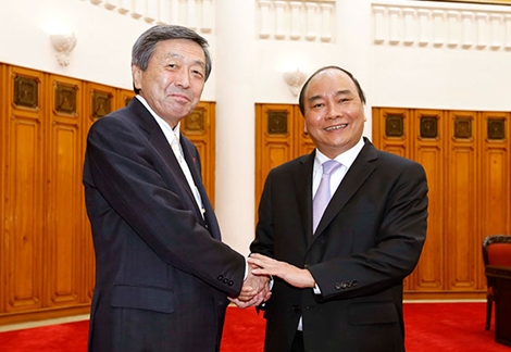 Phó Thủ tướng Nguyễn Xuân Phúc tiếp Bộ trưởng Kinh tế, Thương mại và Công nghiệp Nhật Bản 