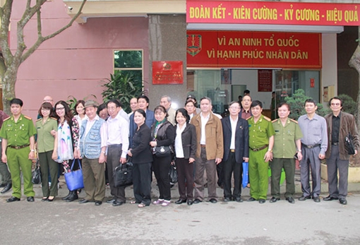 Đi thực tế sáng tác văn học với những người lính Cảnh sát hình sự Hải Phòng 