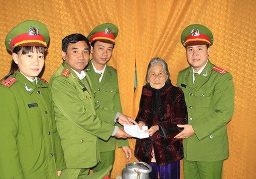 Trại giam Đồng Sơn nhận phụng dưỡng 2 Bà mẹ Việt Nam Anh hùng 