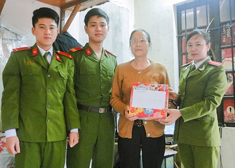 Hăng hái công tác Đoàn, hoàn thành tốt chuyên môn 