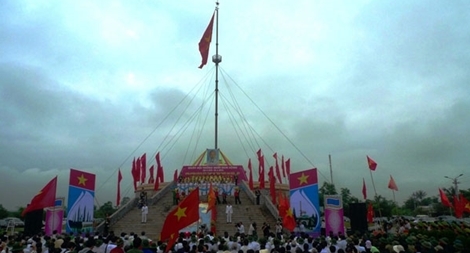 Thượng cờ Thống nhất non sông ở đôi bờ Hiền Lương - Bến Hải 