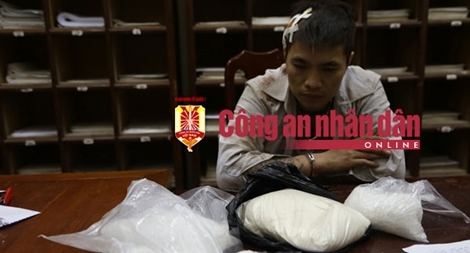 4 bánh heroin và nhiều vũ khí nóng tại nhà trùm ma túy Lạng Sơn 