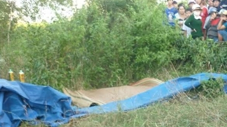 Một phụ nữ chết lõa thể tại nghĩa địa