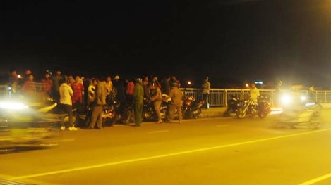 Giận bạn gái, nam thanh niên nhảy cầu tự tử