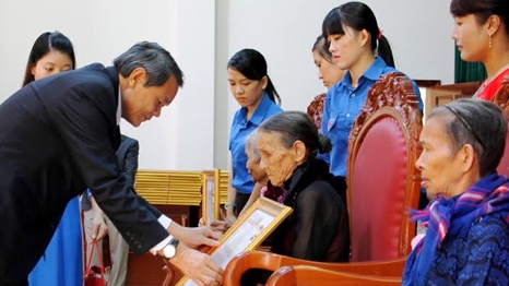 Phù Cát có thêm 77 Bà mẹ Việt Nam Anh hùng