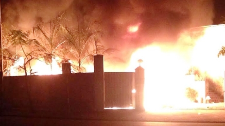 Kịp thời khống chế đám cháy tại bãi phế liệu