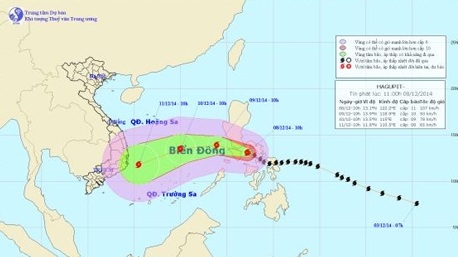 Bão Hagupit tiến gần biển Đông, biển động rất mạnh