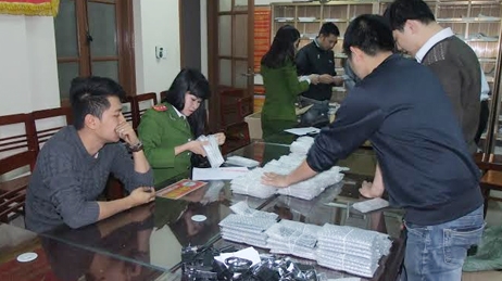 Liên tiếp thu giữ nhiều điện thoại di động nhập lậu