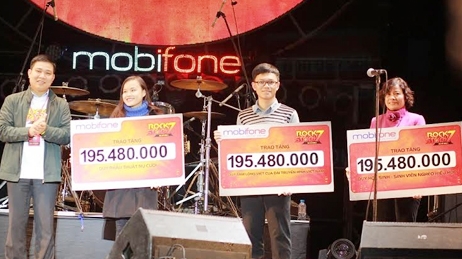 Mobilefone Rockstorm tặng gần 2,3 tỷ đồng cho các quỹ từ thiện