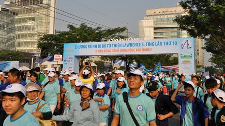 14.000 người đi bộ ‘cùng người nghèo đón Tết’