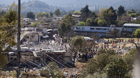 Xe chở gas làm sập một bệnh viện phụ sản