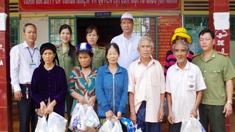 Nghĩa tình với bà con nghèo xã Tân Thành