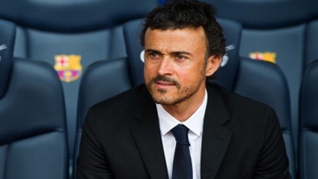 HLV Enrique bênh vực Suarez, tố cáo truyền thông Anh  