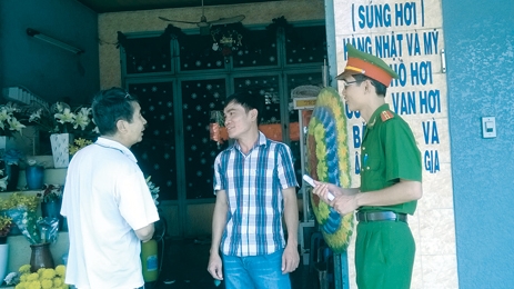 Tài xế dũng cảm bắt 2 tên cướp giật