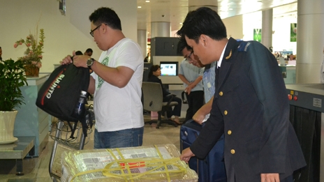 Cảnh báo tình trạng nhập lậu súng đạn và thiết bị phá sóng