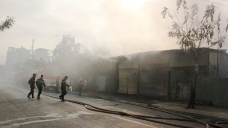 TPHCM: Cháy lớn tại xưởng sản xuất giấy vệ sinh